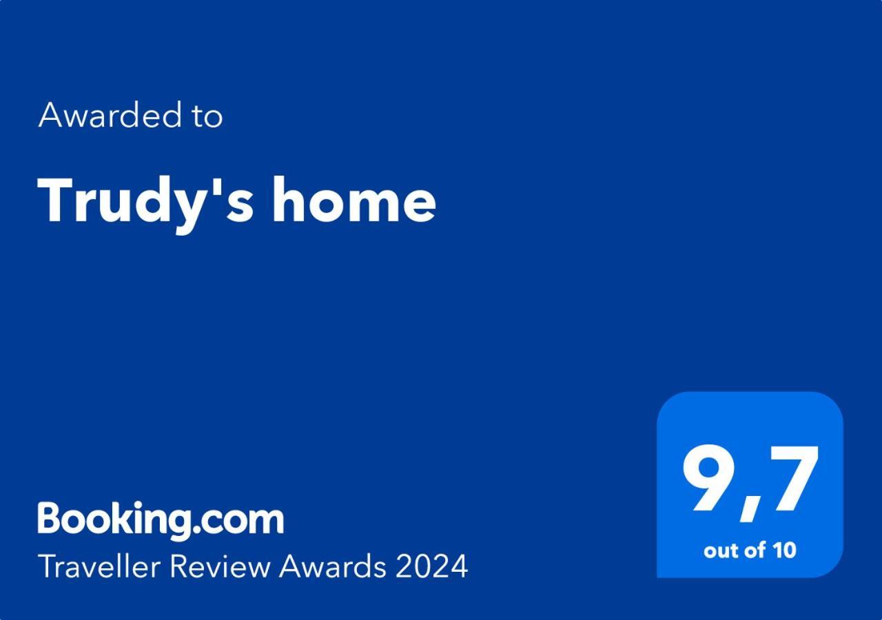 Trudy'S Home Остуни Экстерьер фото